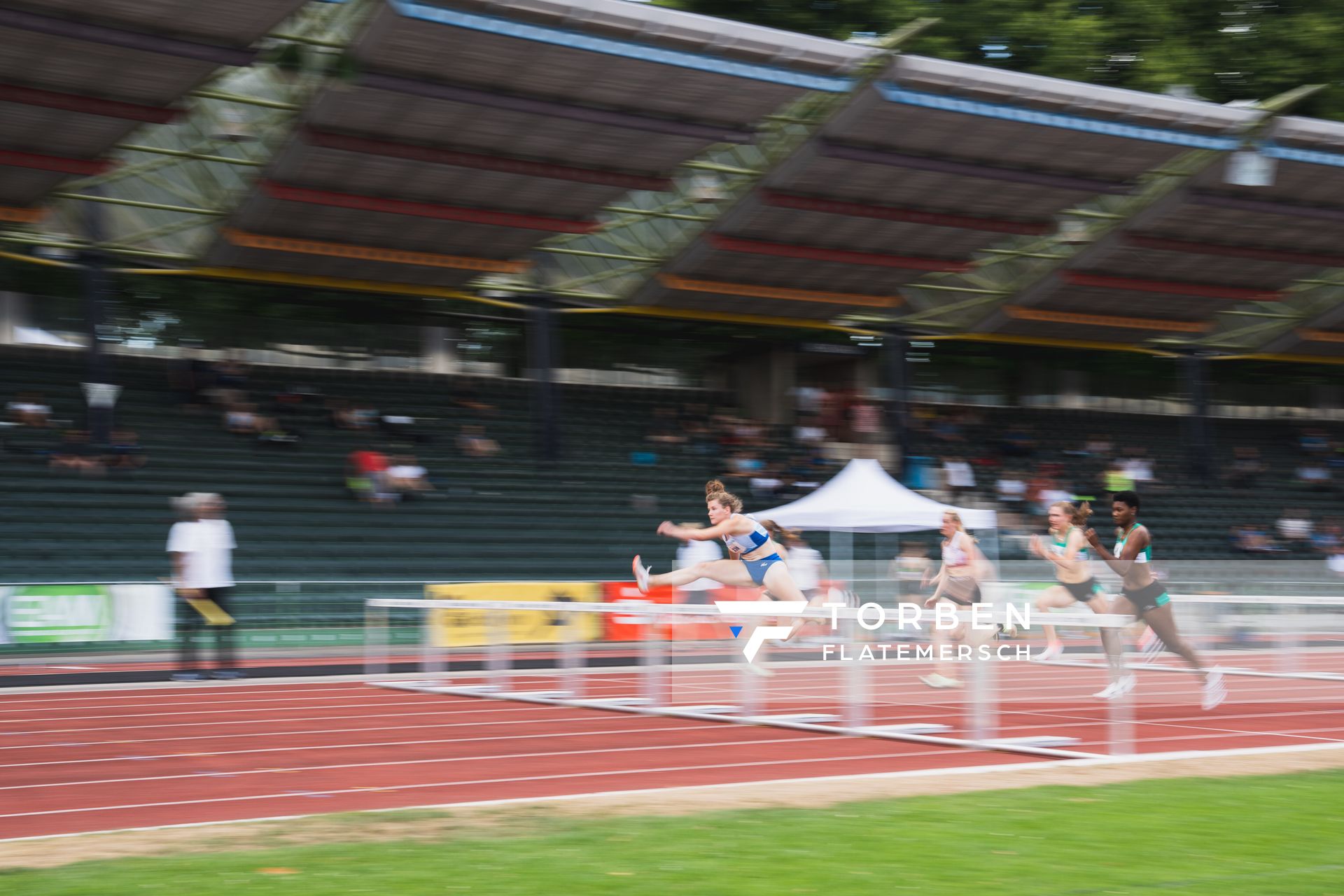 Nele Fasold (LG Weserbergland) ueber 100m Huerden am 03.07.2022 waehrend den NLV+BLV Leichtathletik-Landesmeisterschaften im Jahnstadion in Goettingen (Tag 1)